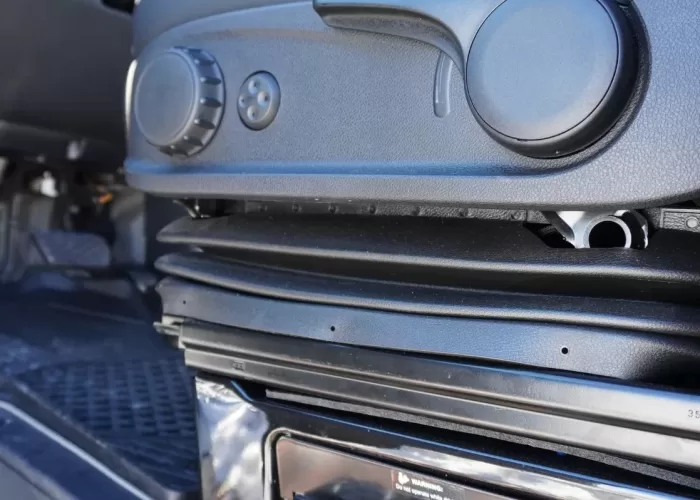 Mercedes-Benz-Sprinter-319-CDI-VIP-BusinessVan-tall-2