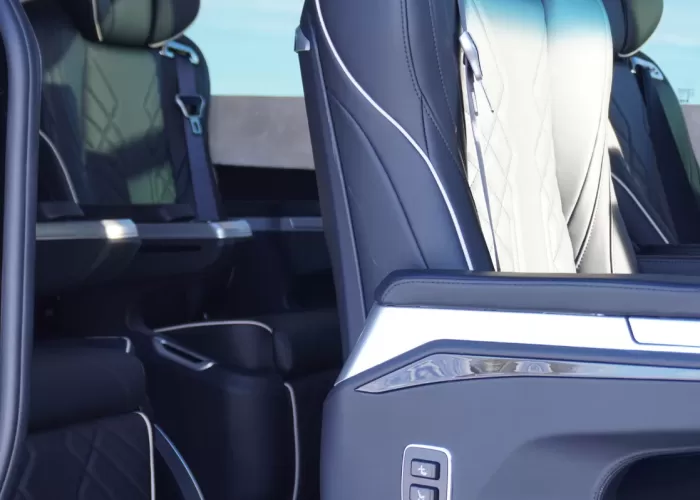 Mercedes-Benz-Sprinter-319-CDI-VIP-BusinessVan-tall-22