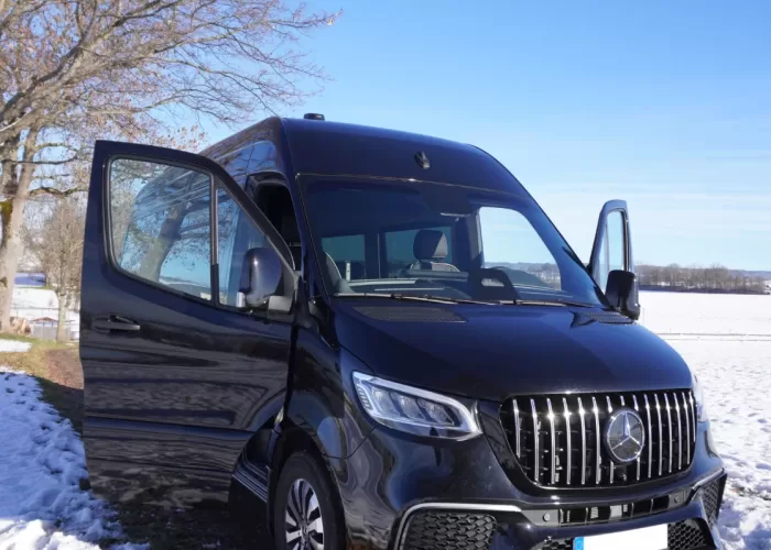 Mercedes-Benz-Sprinter-319-CDI-VIP-BusinessVan-tall-3