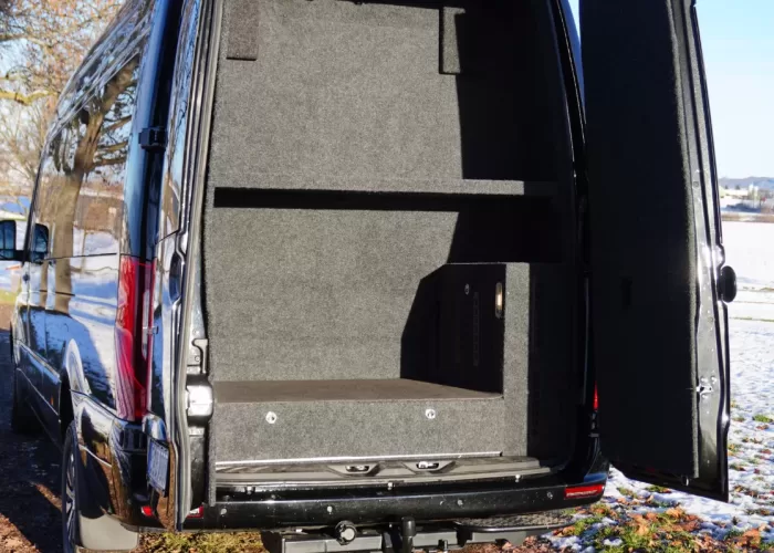 Mercedes-Benz-Sprinter-319-CDI-VIP-BusinessVan-tall-33