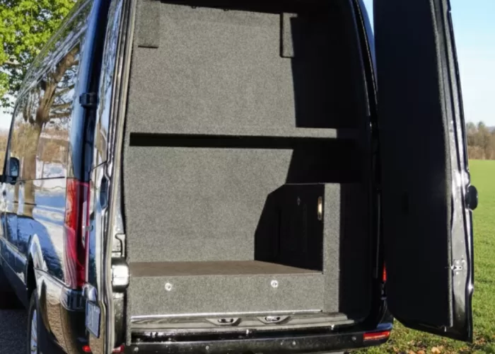 Mercedes-Benz-Sprinter-319-CDI-VIP-BusinessVan-tall-bearbeitet2