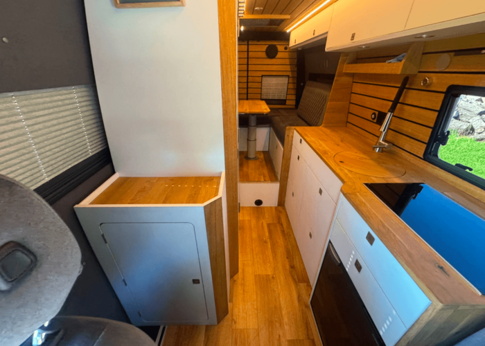 Sprinter-319-Off-road Camper11